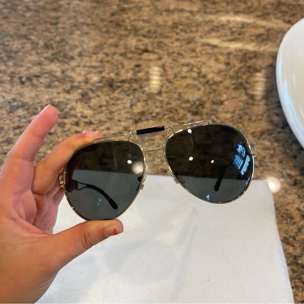 EUC authentic Versace womens sunglasses pilot aviator gold Medusa metal​